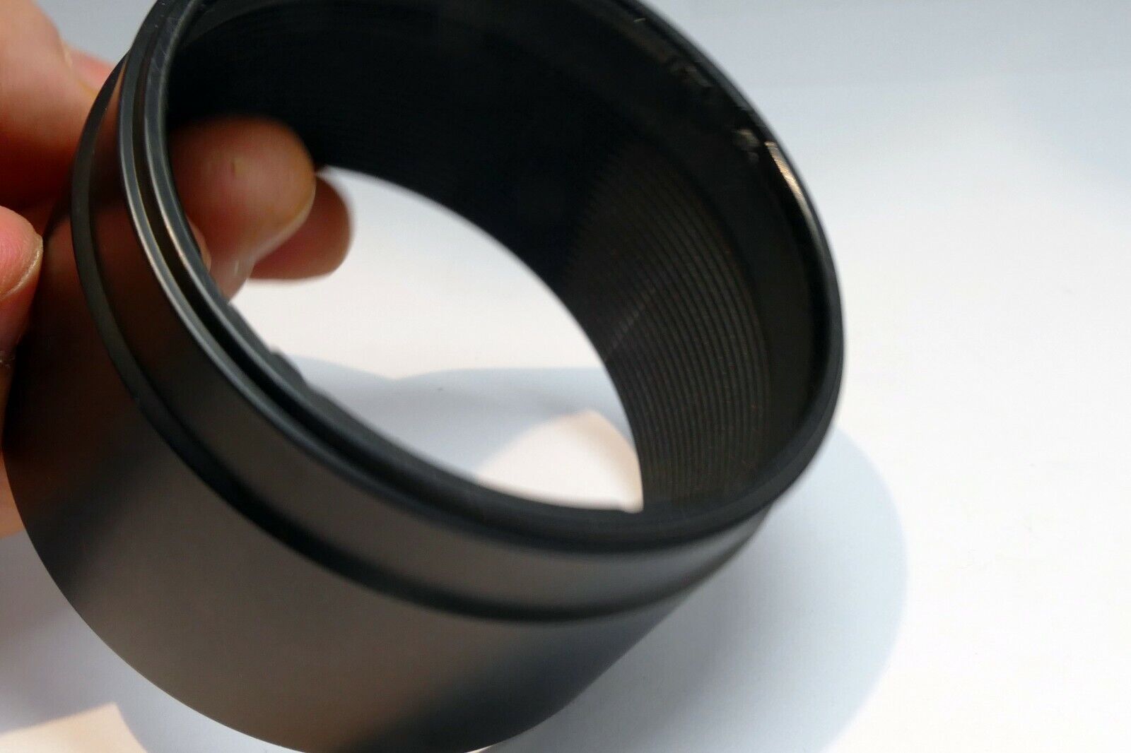 LH 630-01 Twist on Lens Hood Shade