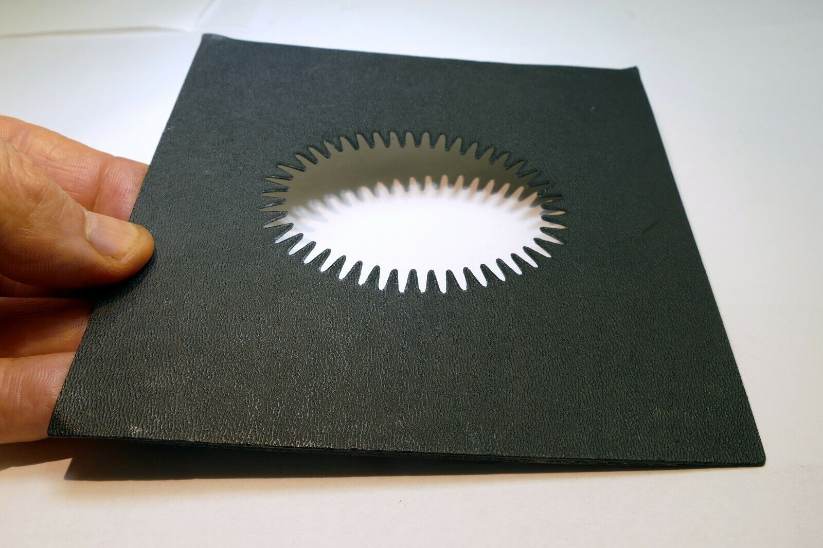 Lindahl Vignetter Mask 5X5" square bellows 2.5 Large Oval with magnet frame