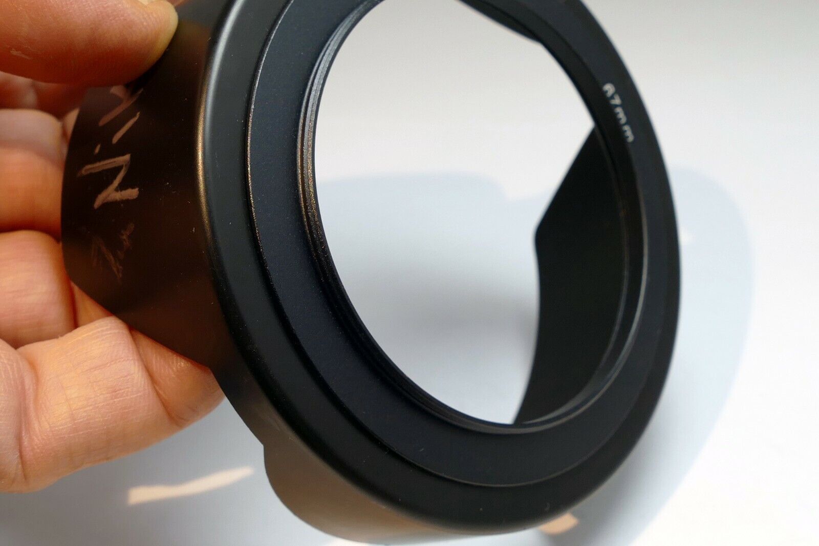 67mm Plastic Lens Hood Shade screw in double threaded Petal for 18-200mm VR