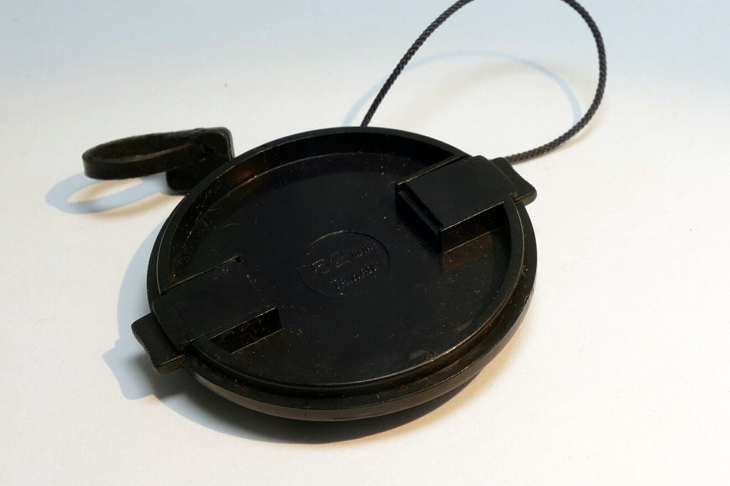 52mm snap on type Front Lens Cap with keeper string for 18-55mm zoom lens