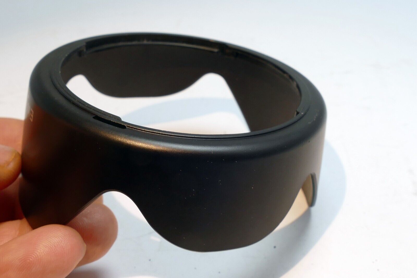 EW-73B Flower Lens Hood Shade for Canon EF-S 18-135mm 3.5-5.6 17-85mm EOS