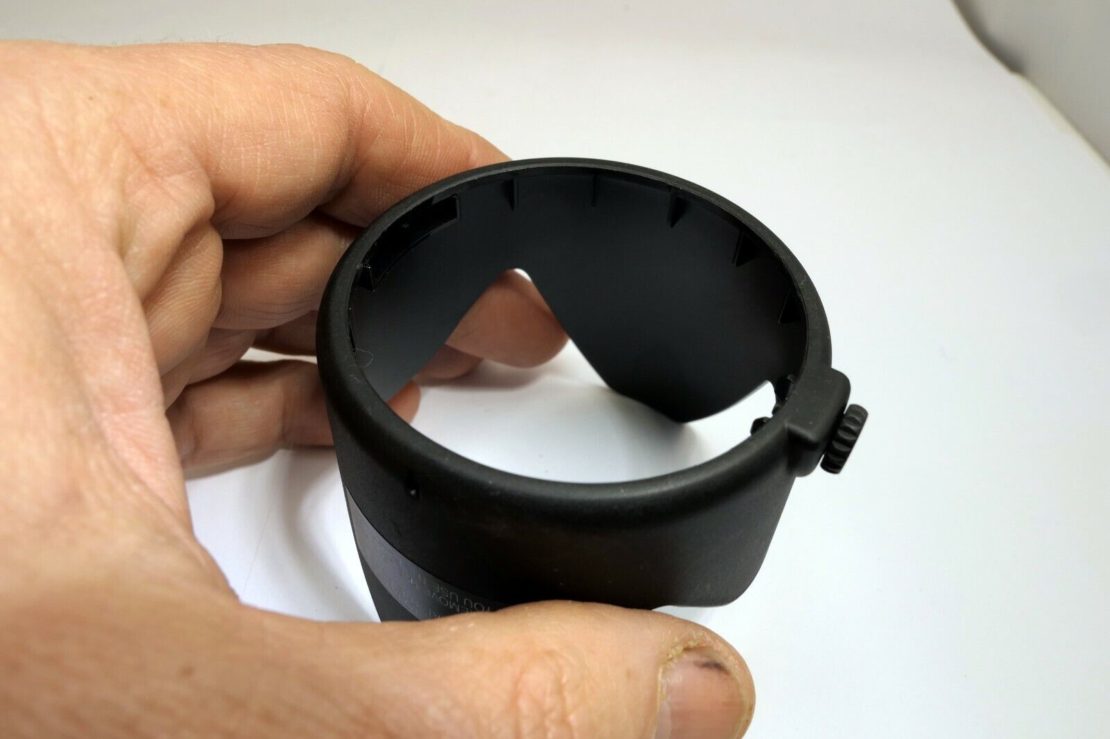 Lens Hood Shade 57mm ID unknown brand twist on type Telephoto