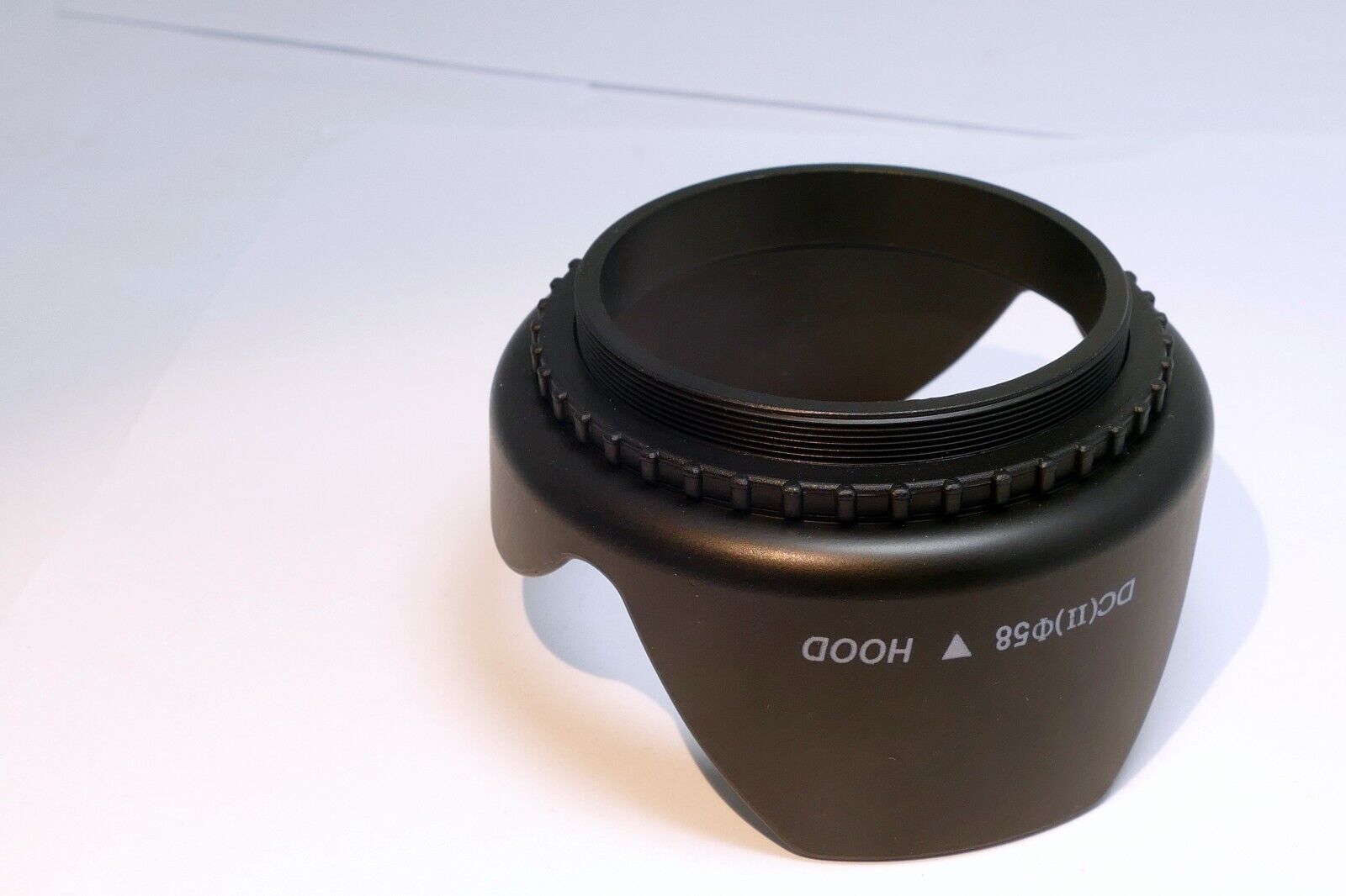 58mm Petal Lens hood shade threaded screw in for 18-55mm IS