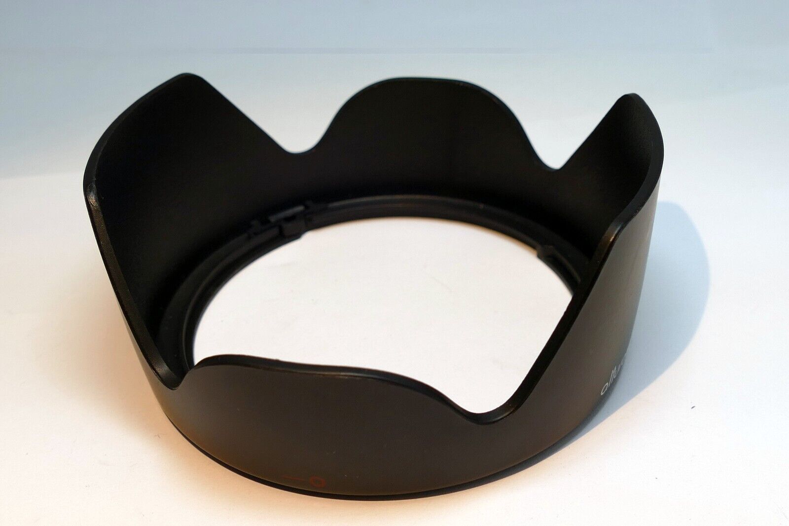 EW-73B Dedicated  Lens Hood Shade for Canon EF-S 18-135mm f/3.5-5.6 IS 67mm