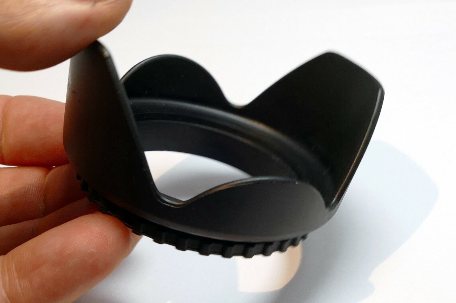 XIT 52mm Plastic Petal Lens Hood Shade screw in type