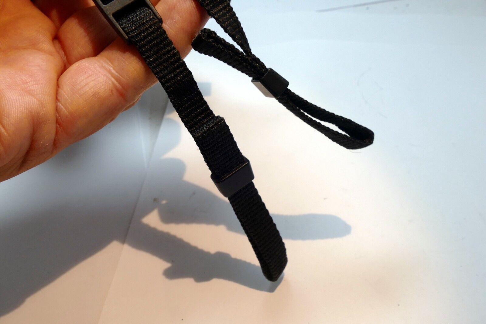 Canon EOS 5D Mark II Camera Shoulder Neck Strap Black-Red  -  Genuine OEM