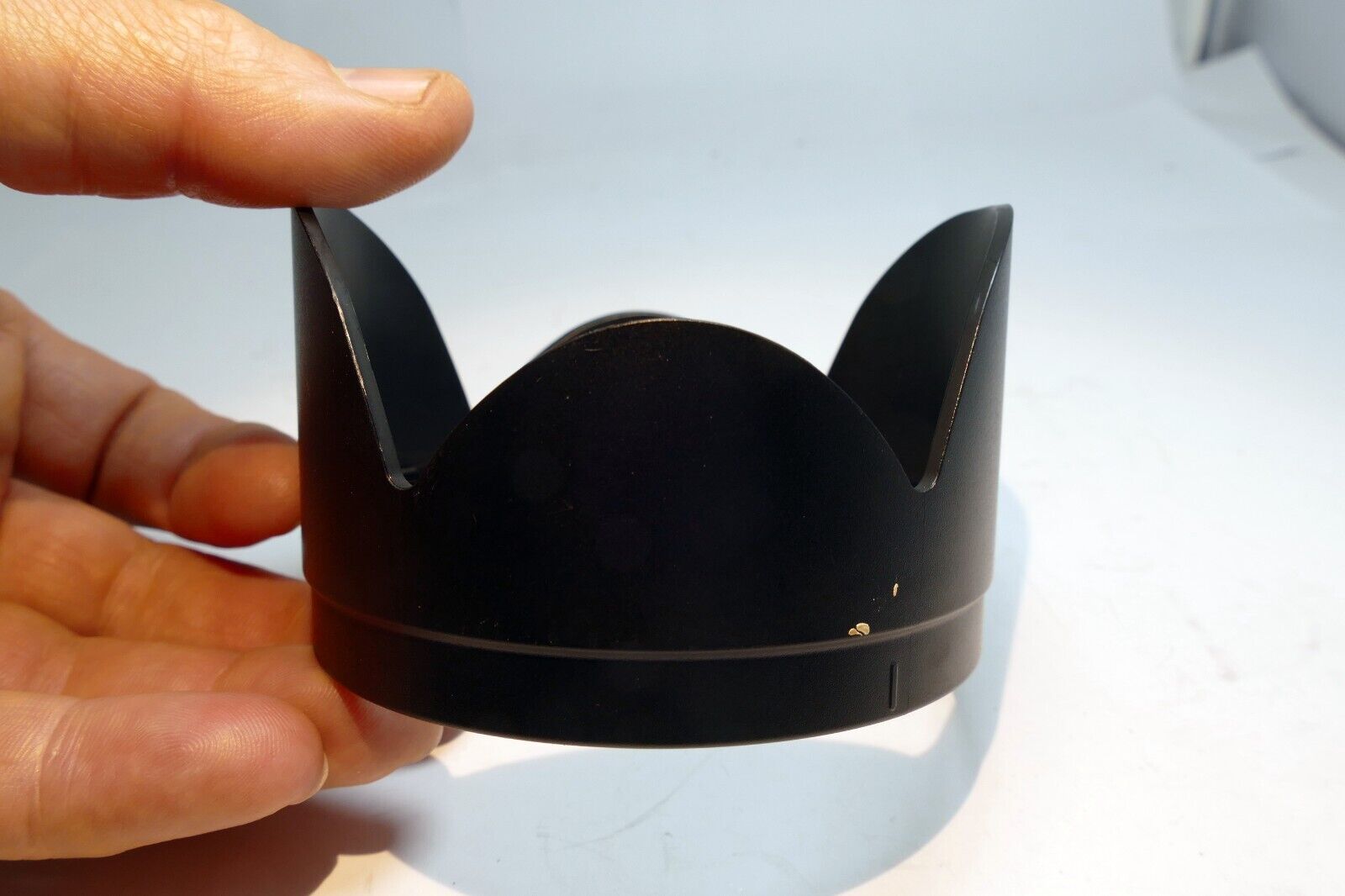 80mm Twist on type  Lens Hood Shade