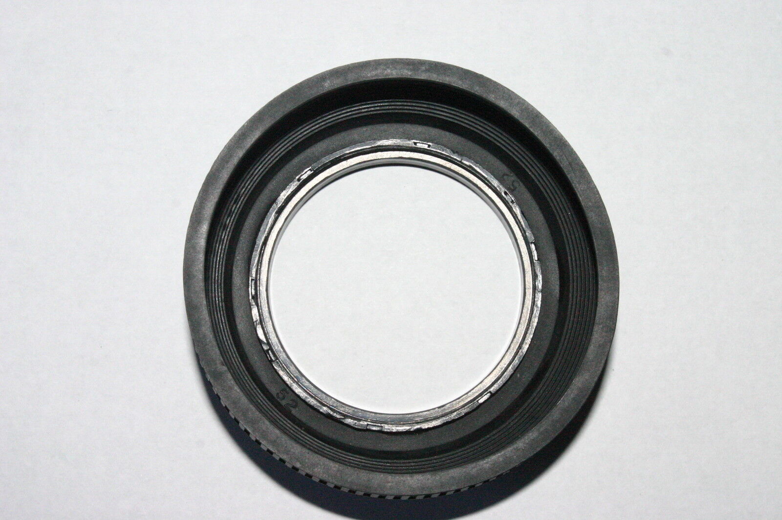 Generic  52mm Collapsible Rubber Lens Hood screw in type 7414042