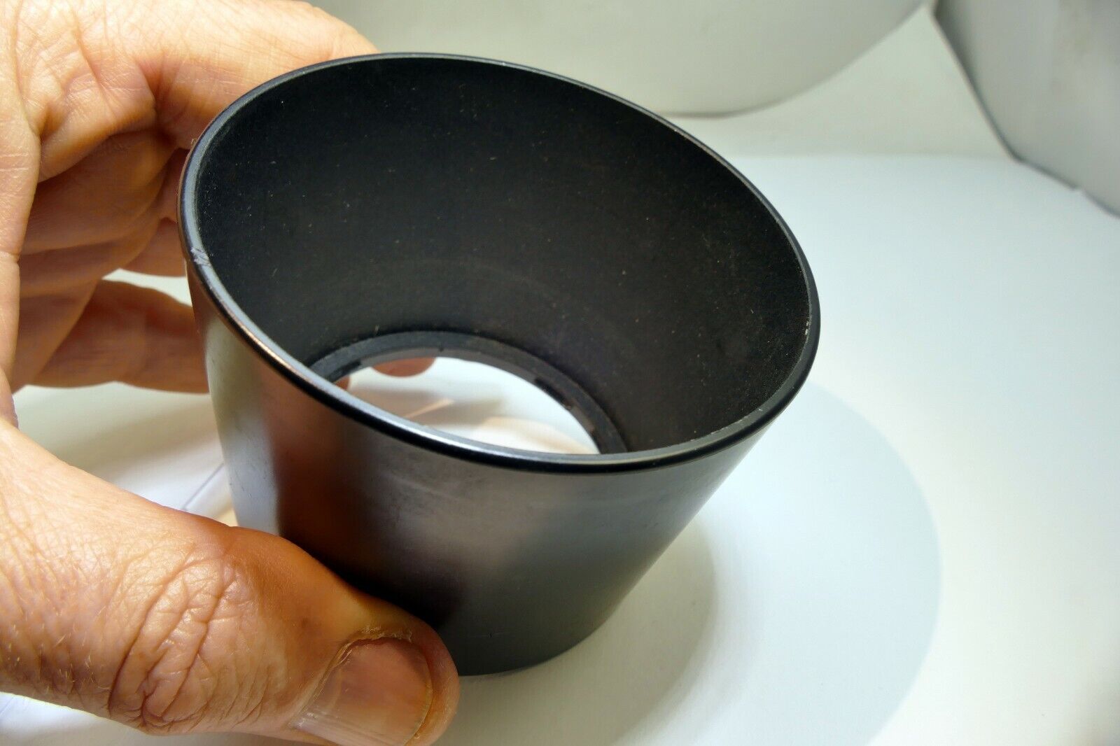 60mm Lens Hood Shade twist on type plastic