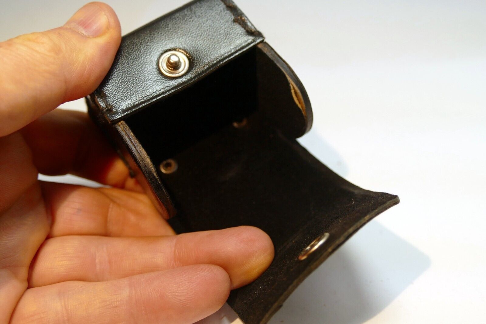 YASHICA small Leather Case for 80mm lens hood