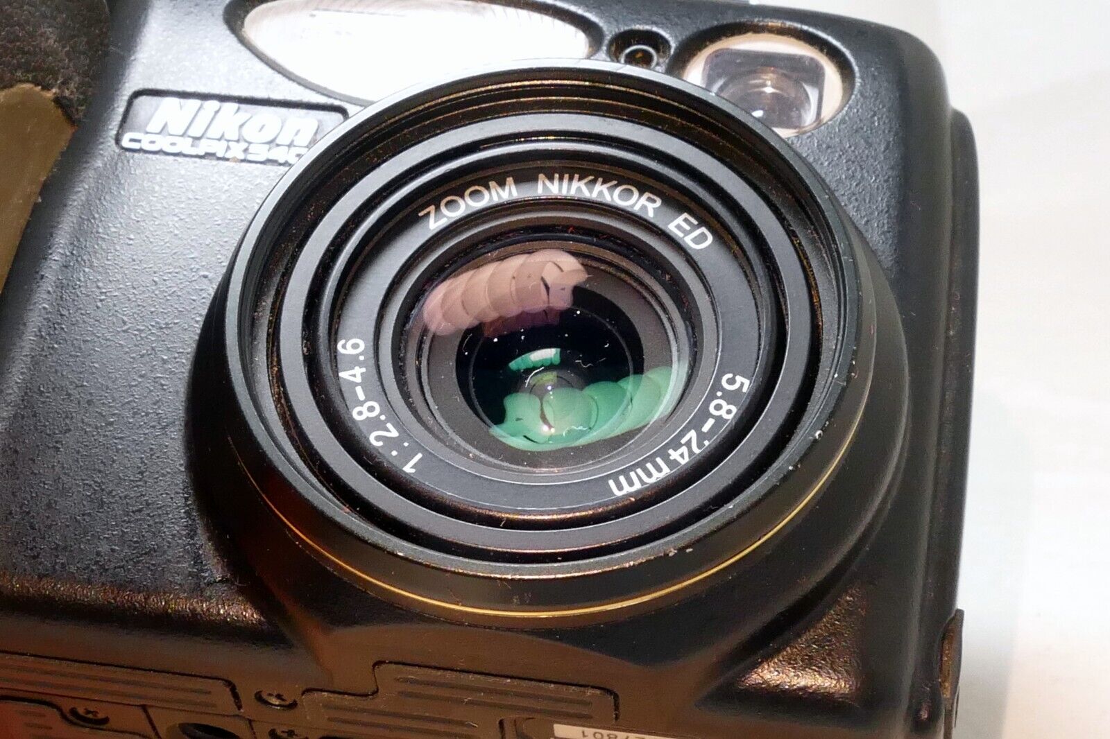 Nikon COOLPIX 5400 Digital 5.1MP Digital Camera Battery Included U284