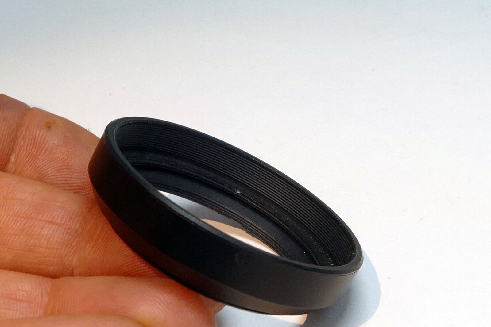 43mm plastic lens hood shade threaded screw in type