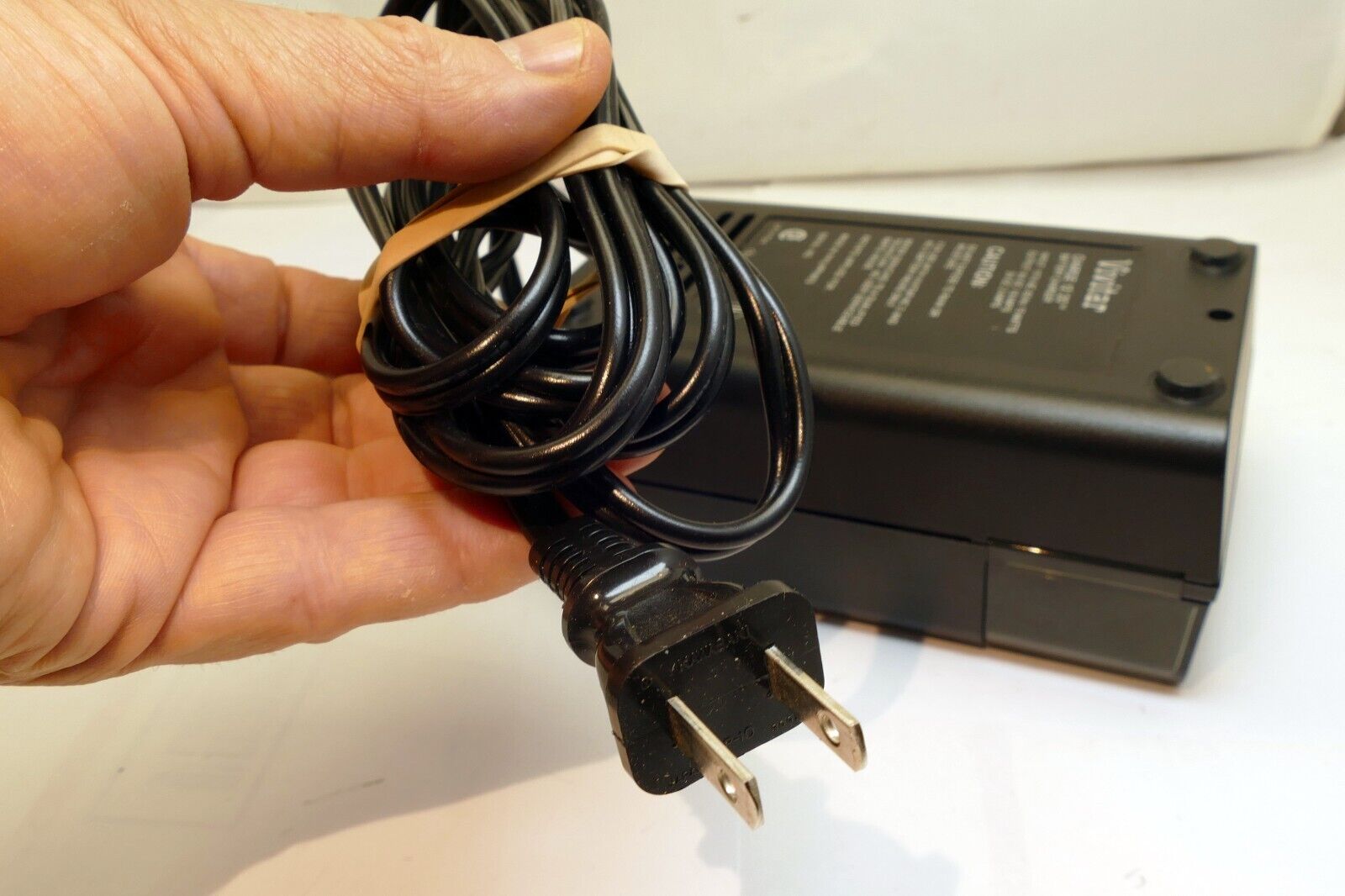 VIVITAR CHARGE 12 / 20 FLASH BATTERY CHARGER WITH NC-5 ADAPTER