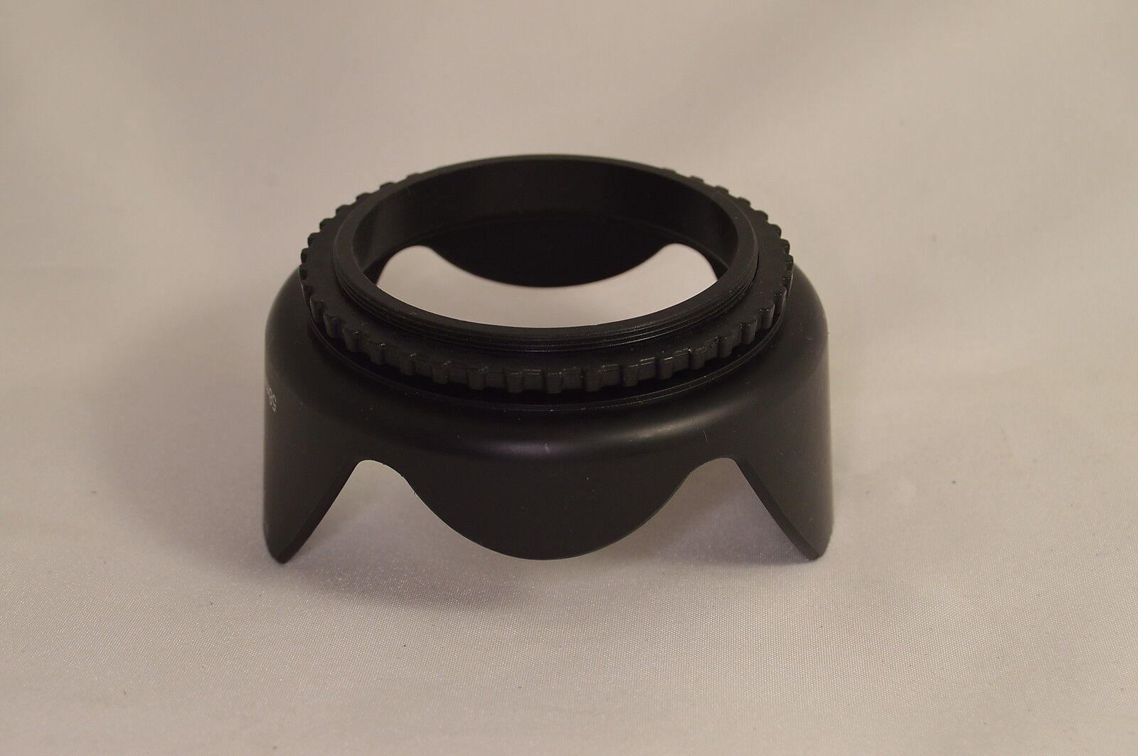 A&R 58mm plastic Lens Hood screw in Type Flower shape for 18-55mm f3.5-5.6 IS