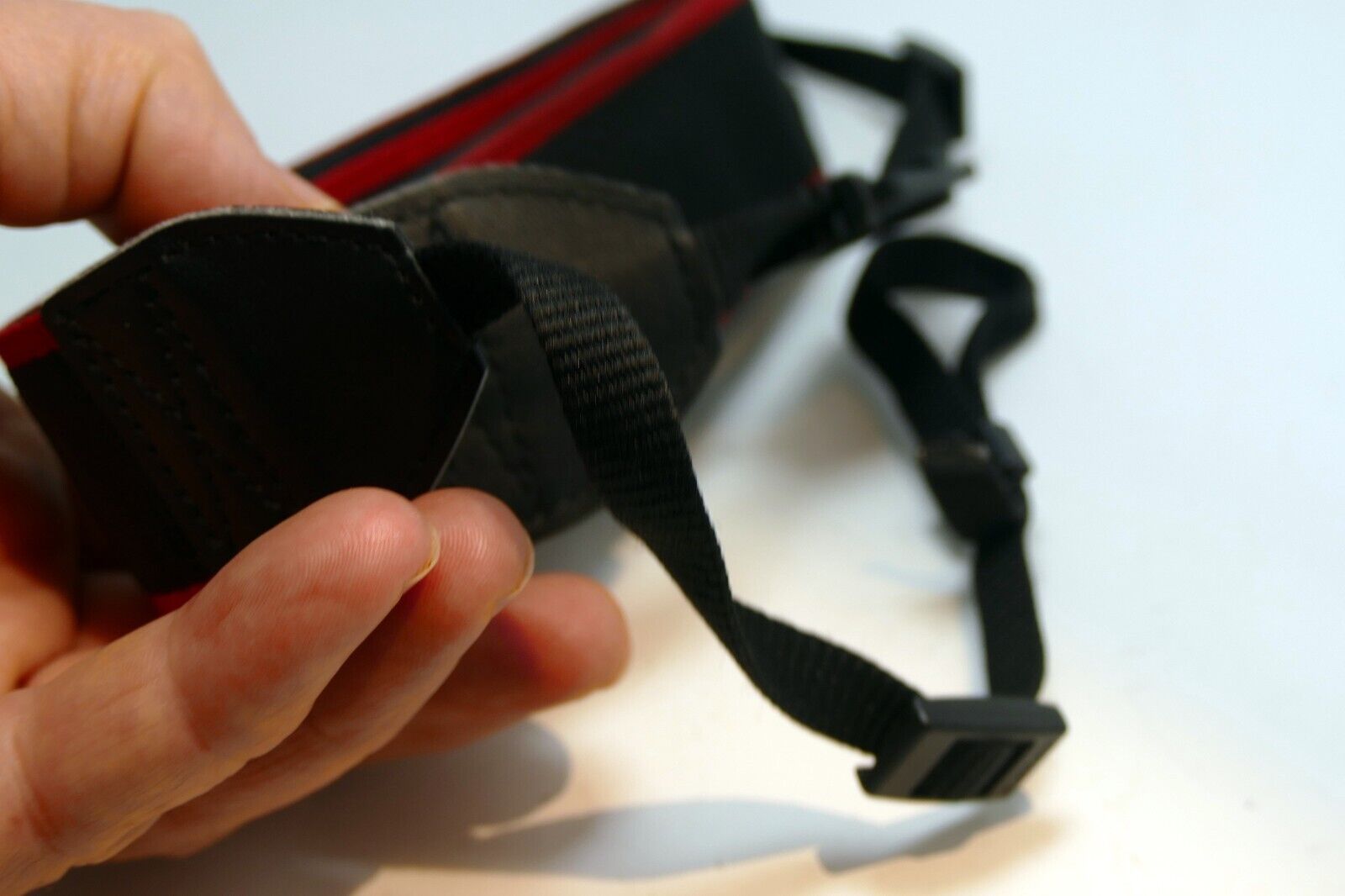 Canon EOS 5D Mark IV Digital Camera Neck Shoulder Strap Black-Red - Genuine OEM