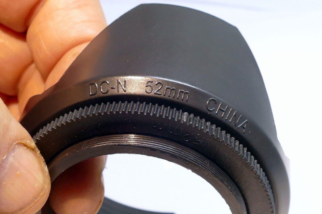 52mm Petal Lens hood shade threaded screw in for 18-55mm