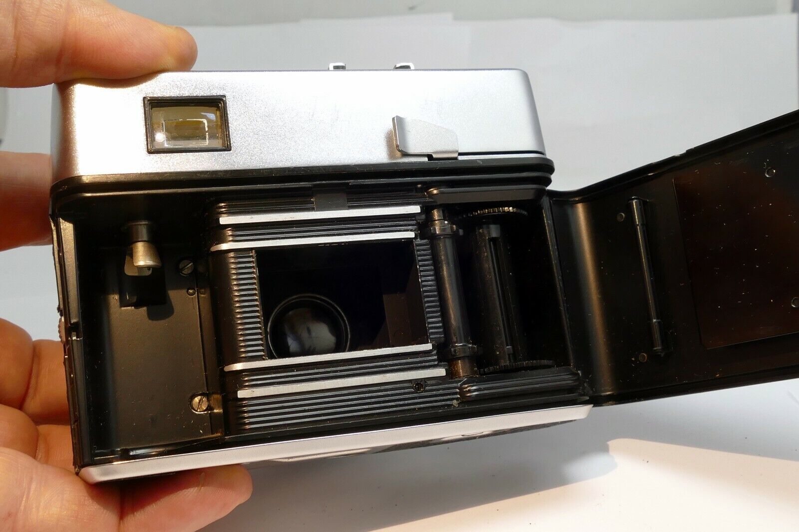 CAMERA ZEISS IKON TENAX CAMERA  - as is for parts or not working