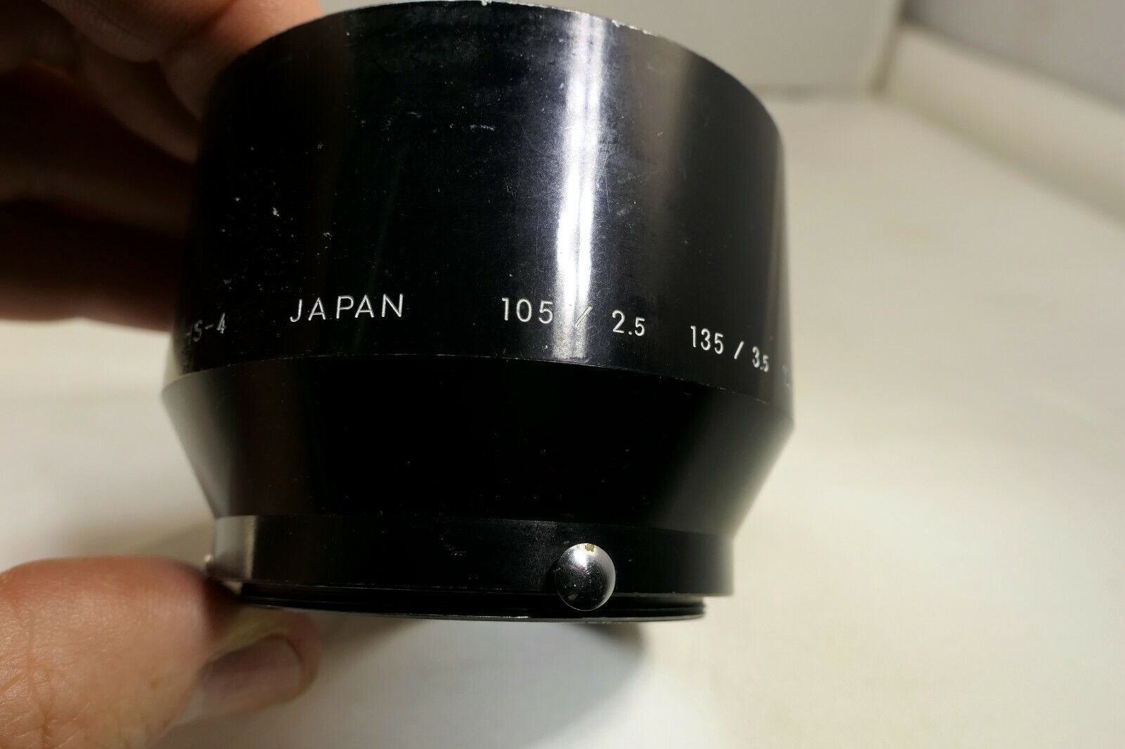 Nikon HS-4 Lens Hood 105mm f2.5 f4 Micro 135mm f3.5 52mm threads Genuine Shade