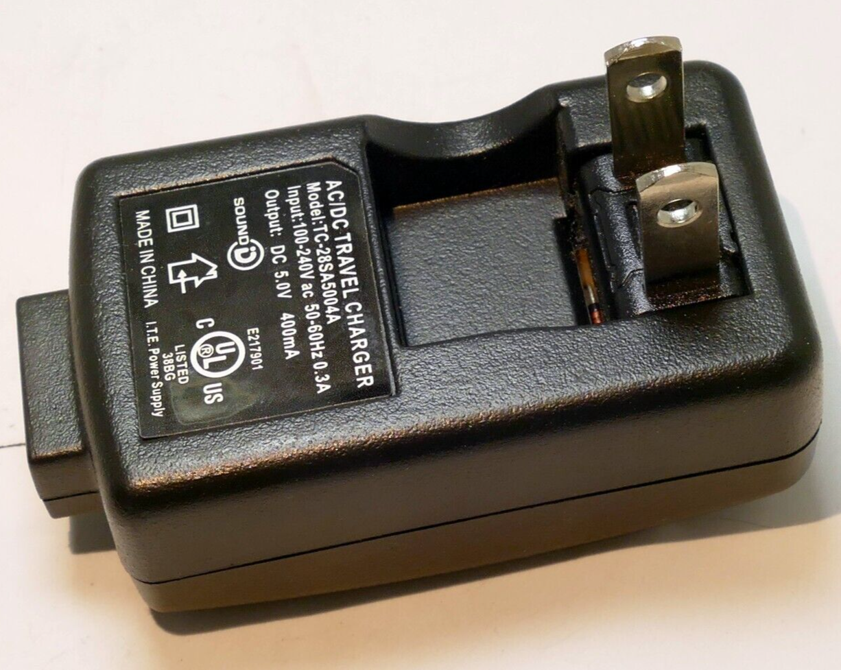 AC / DC Travel Charger Power Supply TC-28SA5004A  ( missing USB cable )