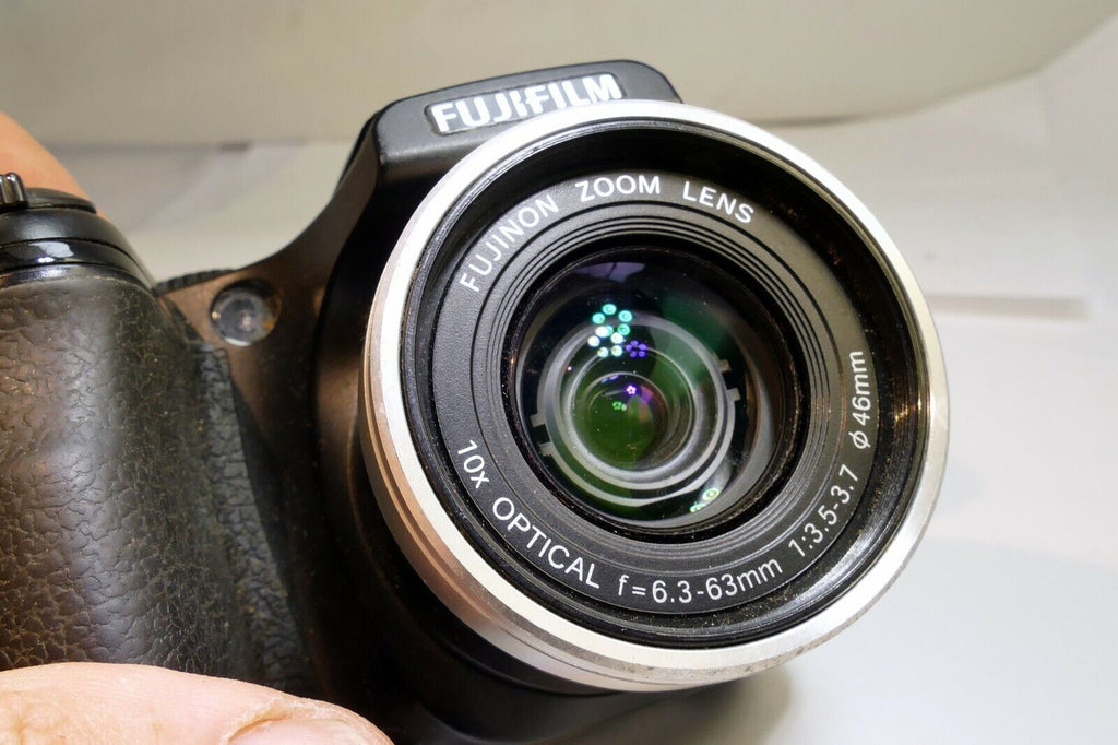 Fujifilm FinePix S Series S5700 7.1MP Digital Camera Black - AS IS parts repair