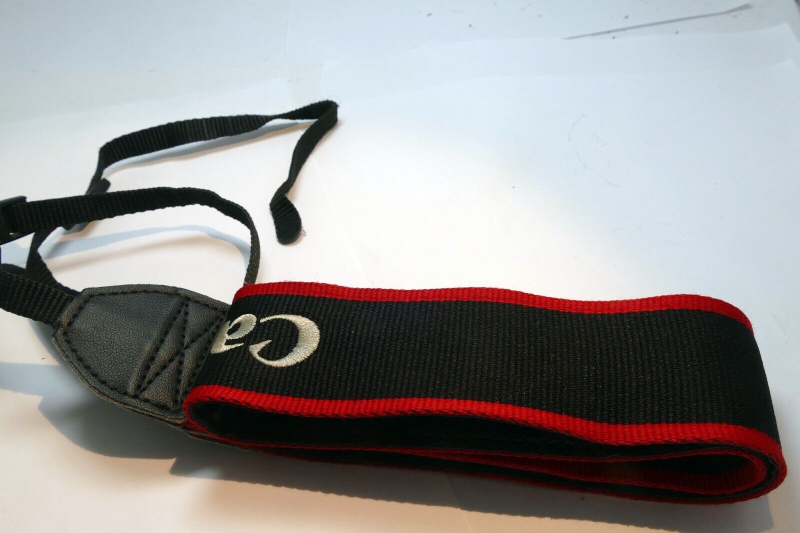 Canon EOS 70D Camera Shoulder Neck Strap Black-Red  -  Genuine OEM
