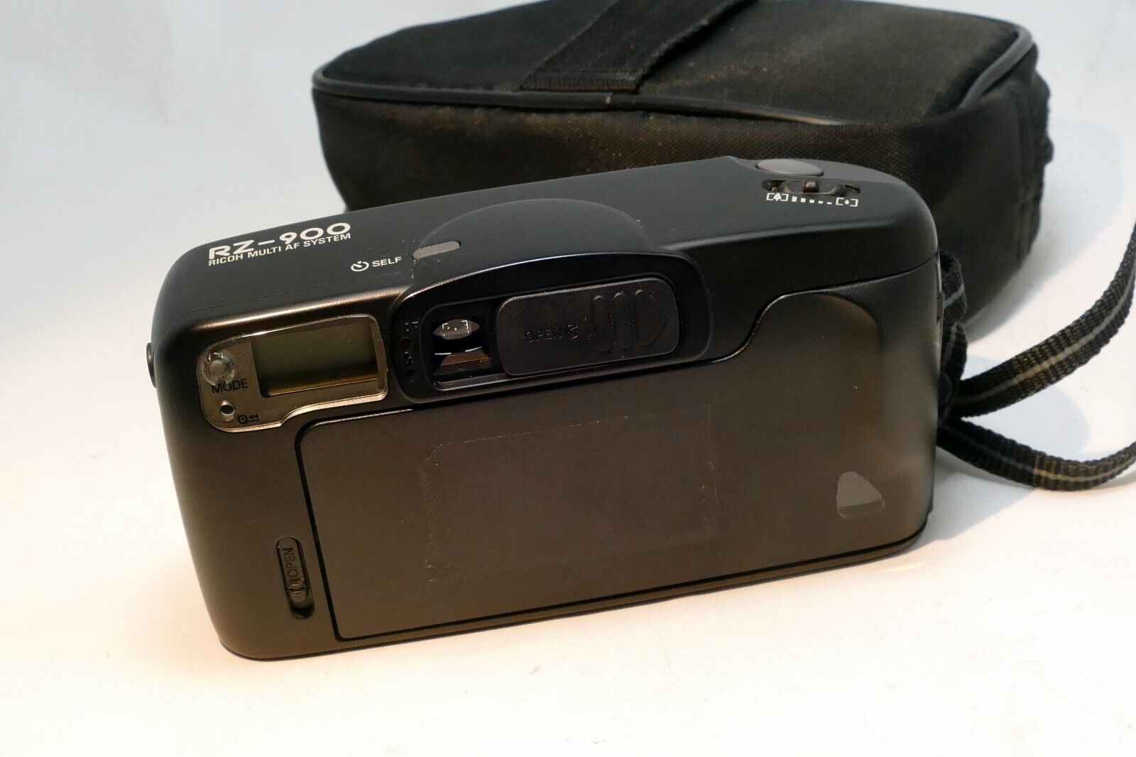 Ricoh RZ-900 Camera 38-90mm AF lens with Super Macro (damaged battery door)