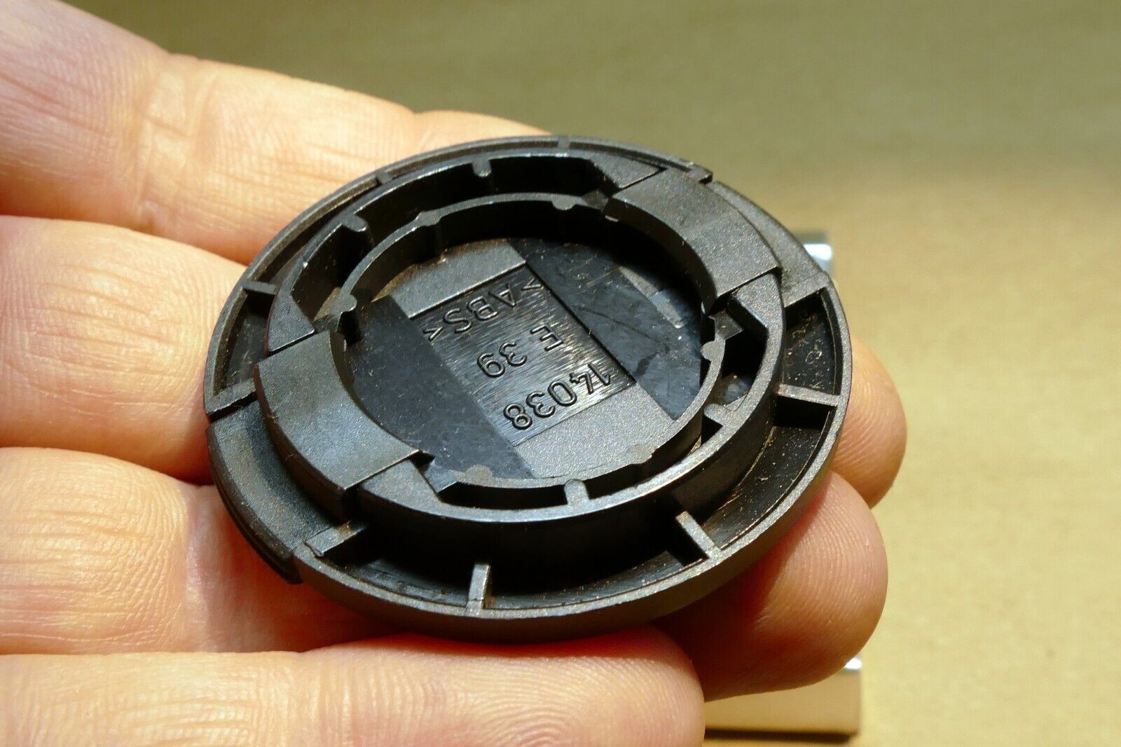 E39 39mm Leica Leitz Front Lens Cap for M 50mm 35mm f2 14038 LELC39M