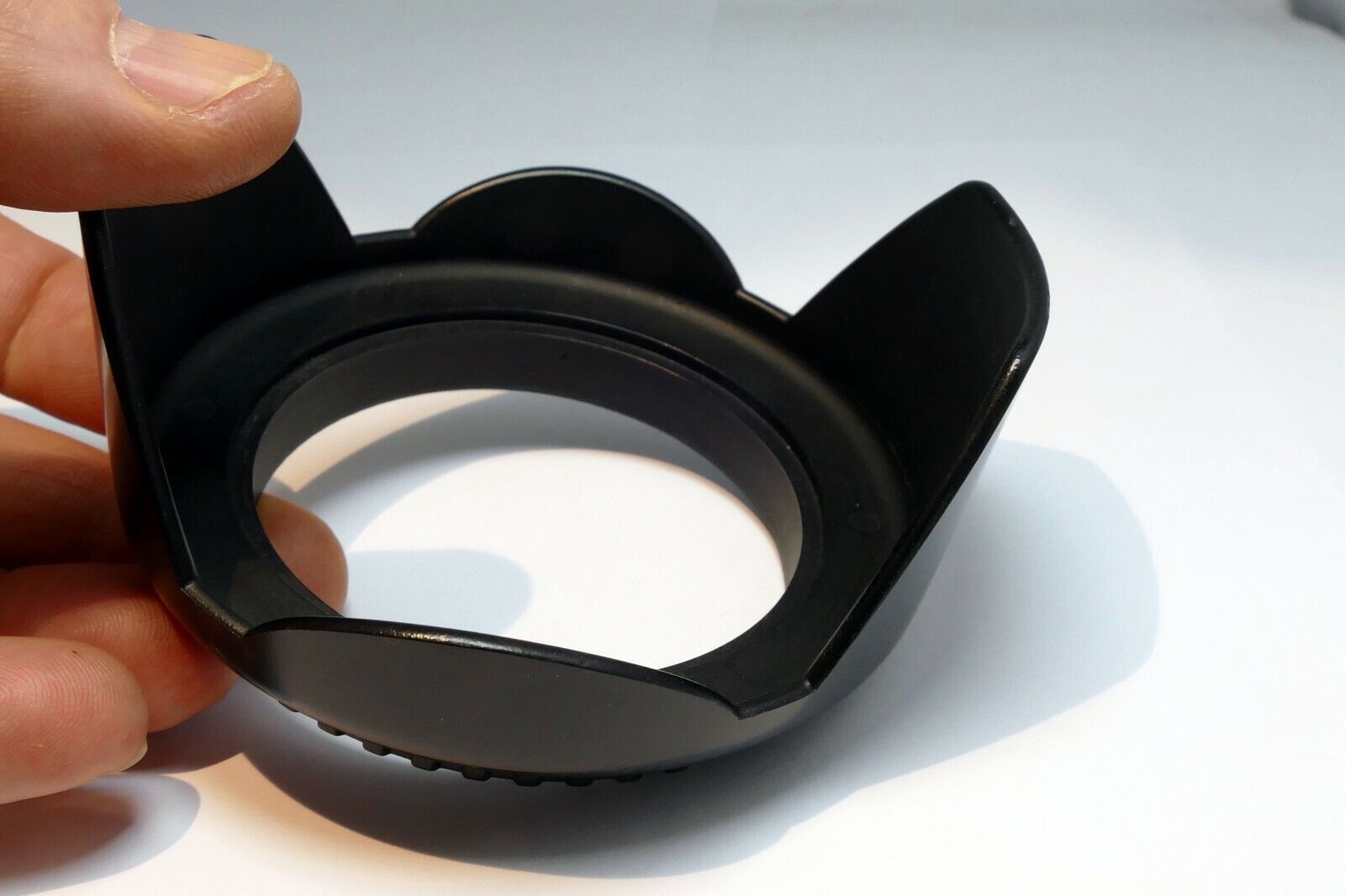 67mm Lens Hood Shade screw in petal  18-135mm