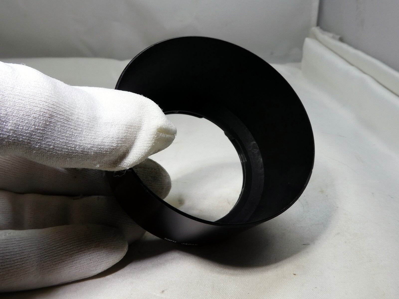 Tamron B4FH Lens Hood Shade for 70-300mm f4-5.6 AF telephoto zoom with 58mm rim