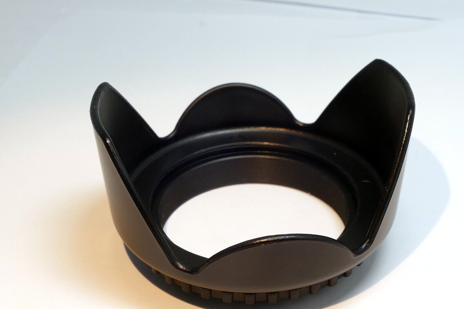 52mm Petal Lens hood shade threaded screw in for 18-55mm