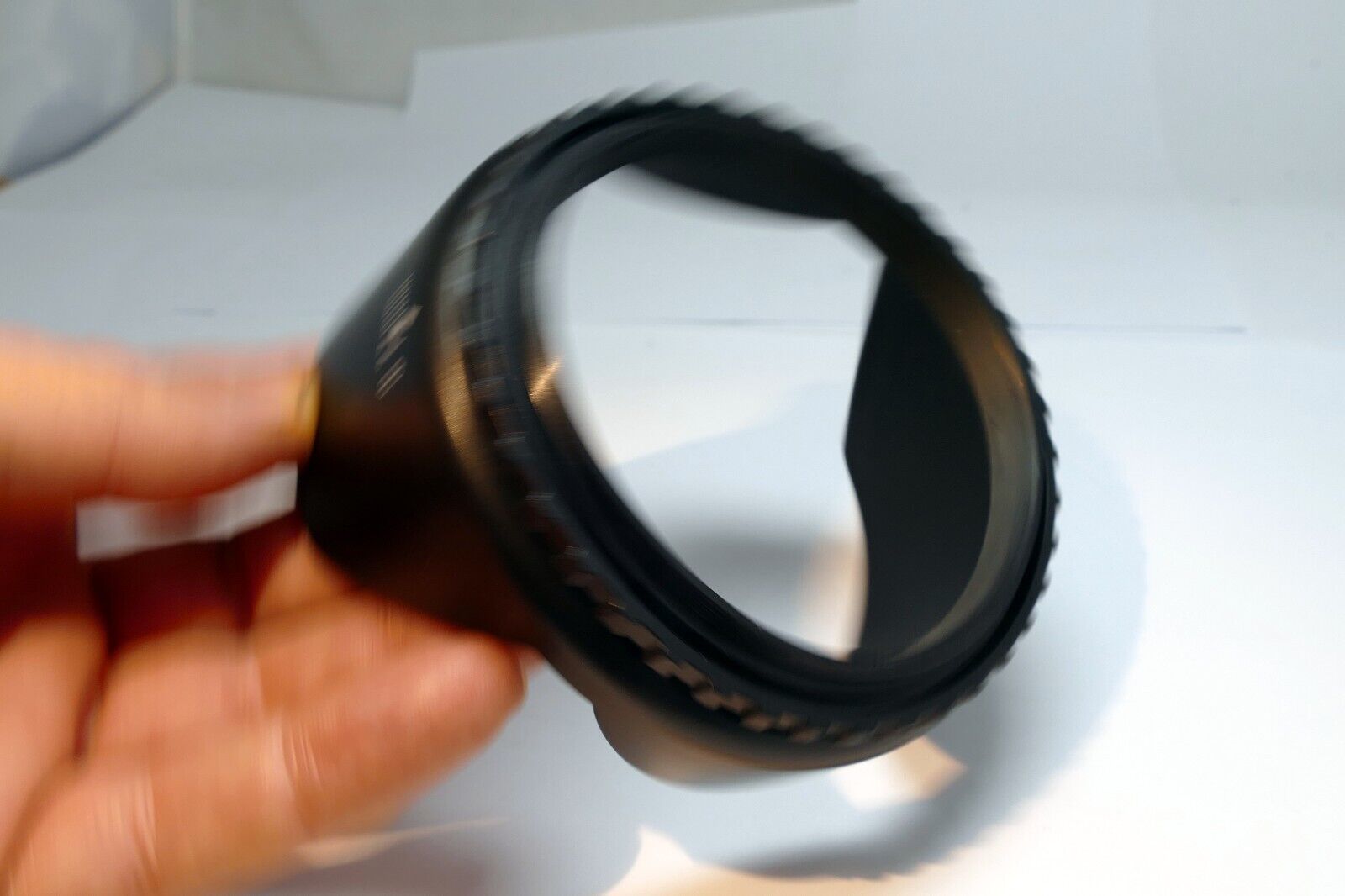 77mm Lens Hood Shade Threaded screw in  plastic tulip petal shape