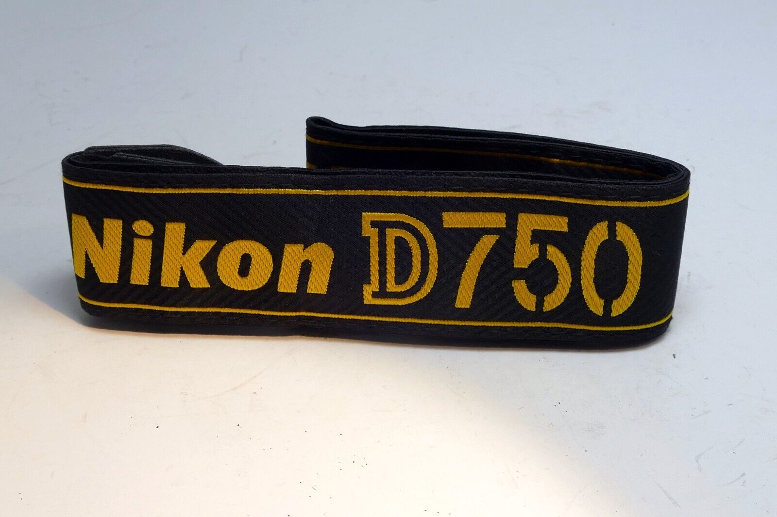 Nikon D750 Camera Shoulder neck Strap AN-DC14  Nylon  - OEM genuine -  near mint
