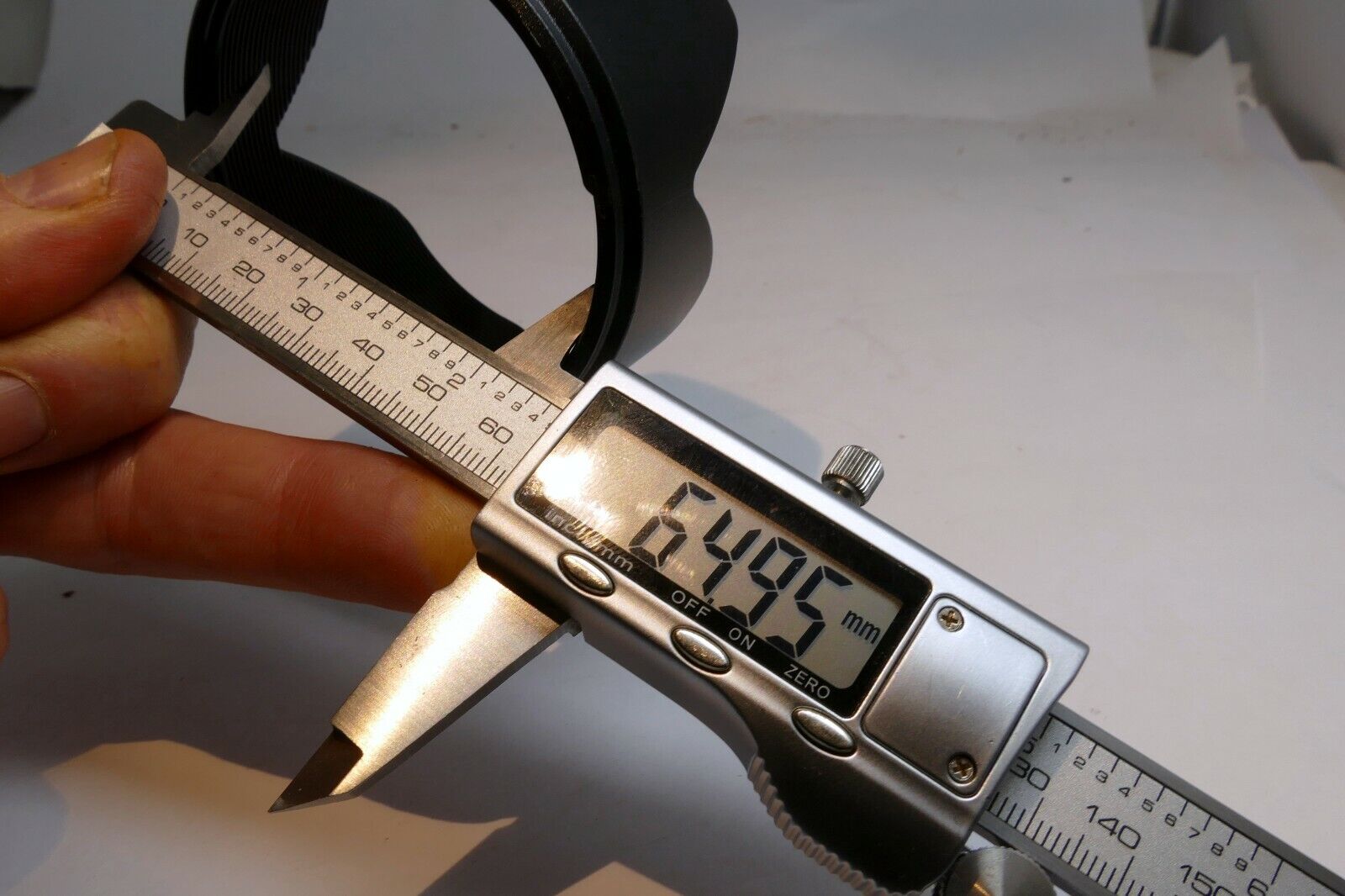 58mm  Lens Hood Shade twist on for  Tamron