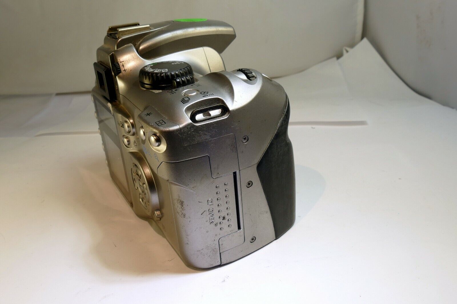 Canon EOS 300D 6MP Digital REBEL SLR Camera - Silver (Body Only) - AS IS - NO AF