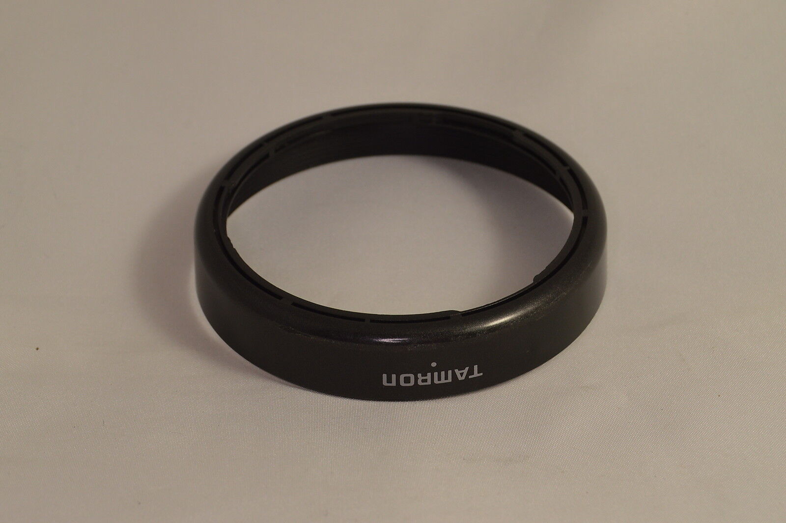 Tamron B5FH plastic Lens Hood for 28-200mm f3.8-5.6 AF zoom O107021