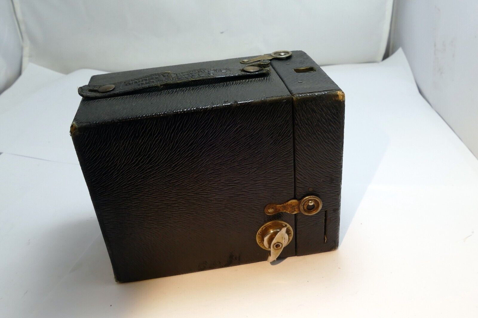 EASTMAN KODAK CARTRIDGE HAWK-EYE NO. 2 MODEL C BOX CAMERA