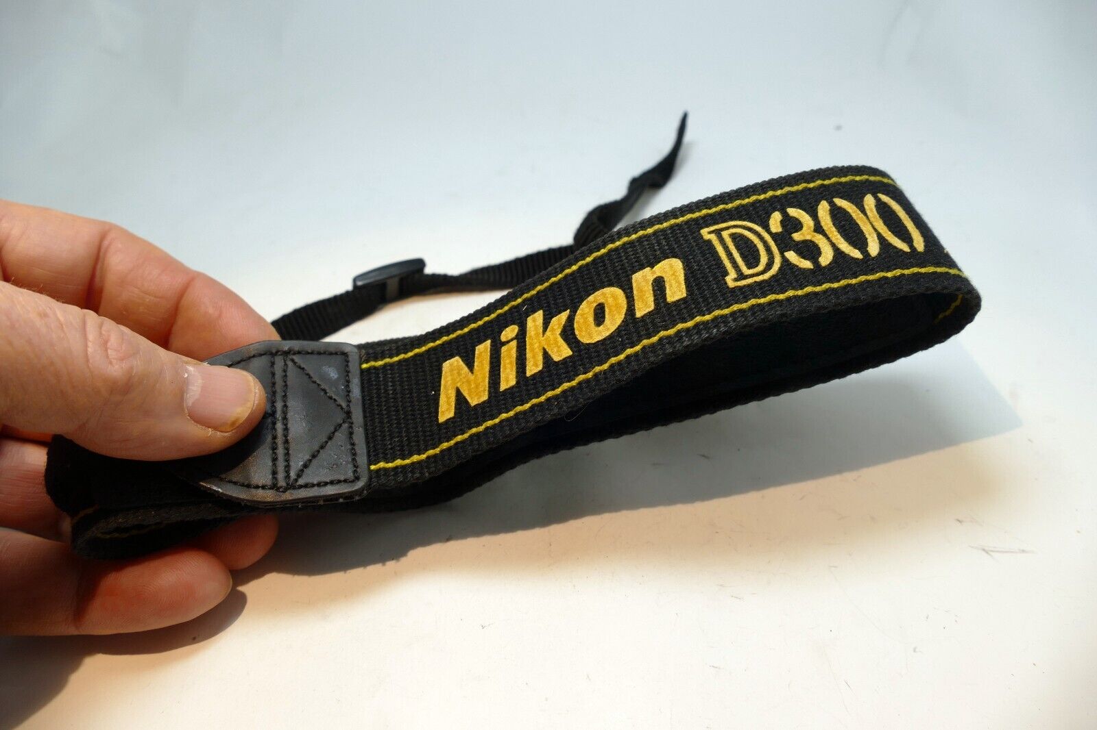 Nikon D300 AN-D300 Shoulder neck Strap for D300 camera - Genuine OEM
