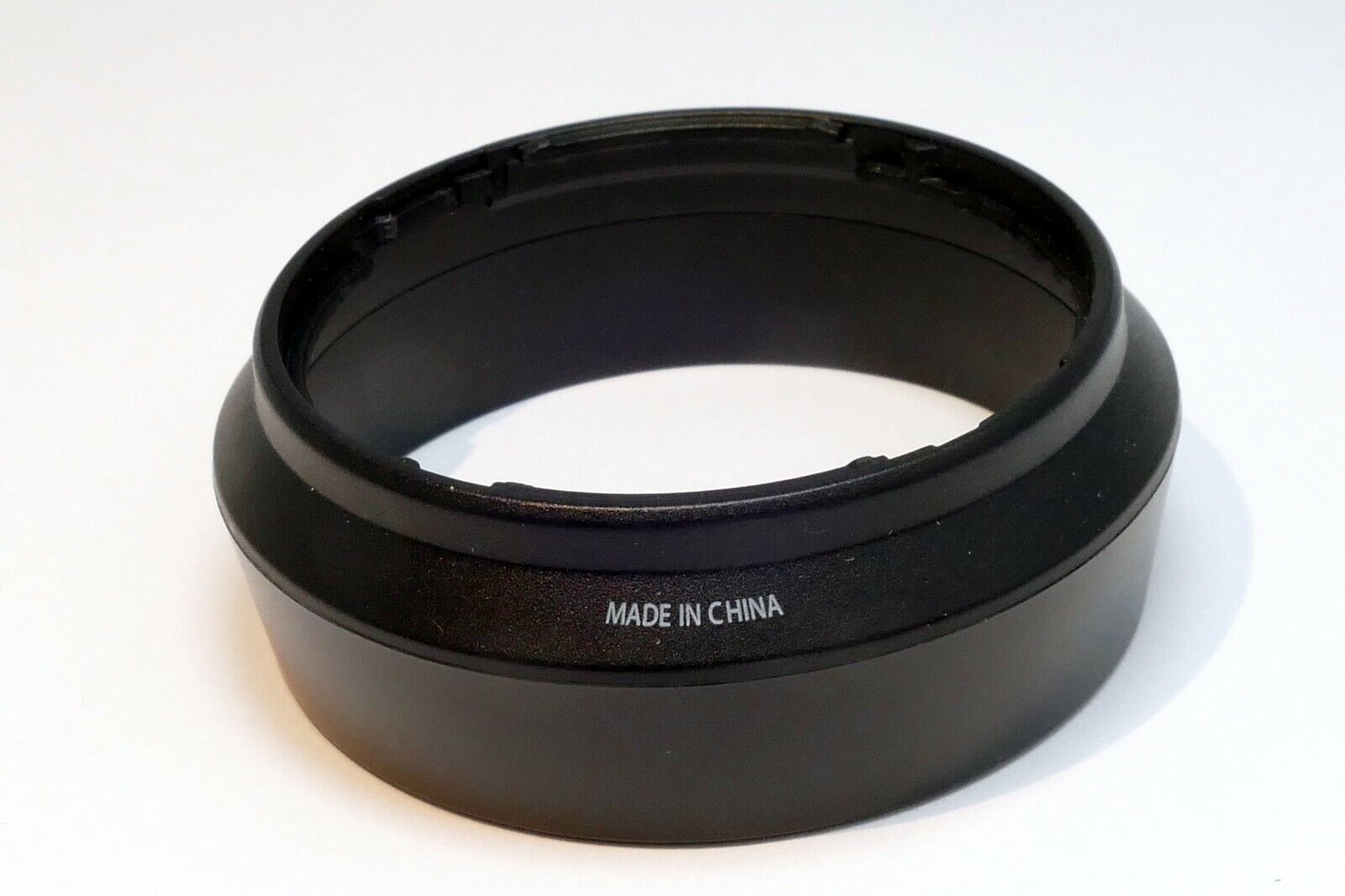 Plastic Metal Lens Hood 46-47mm unknown lens