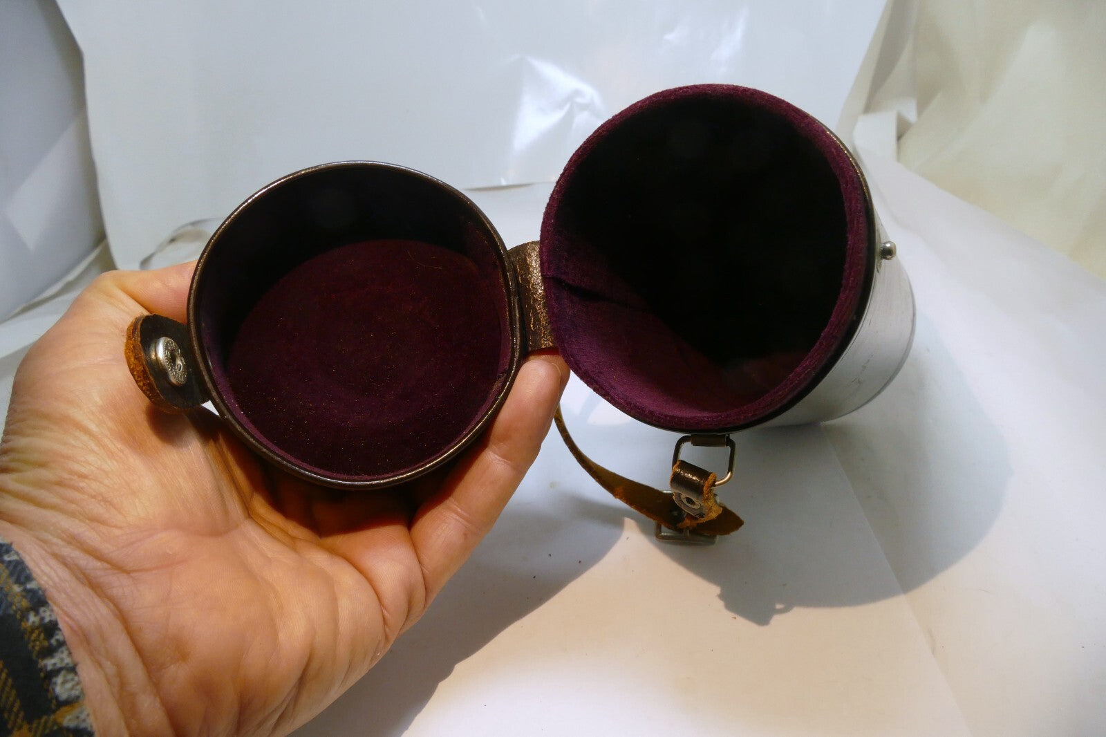 Hard Lens Case (for 200mm f4 lens) vintage leather brown 3.5X7"
