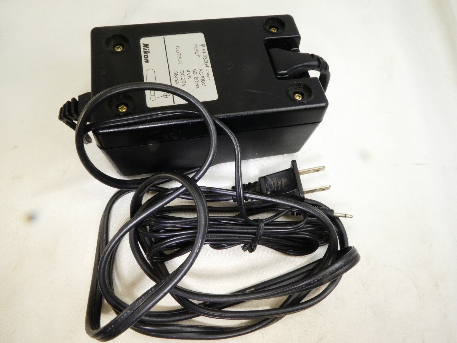 Nikon MH-2 Quick Charger Ac115/220-240V 50/60HZ 10W – DC20V with US wall cable