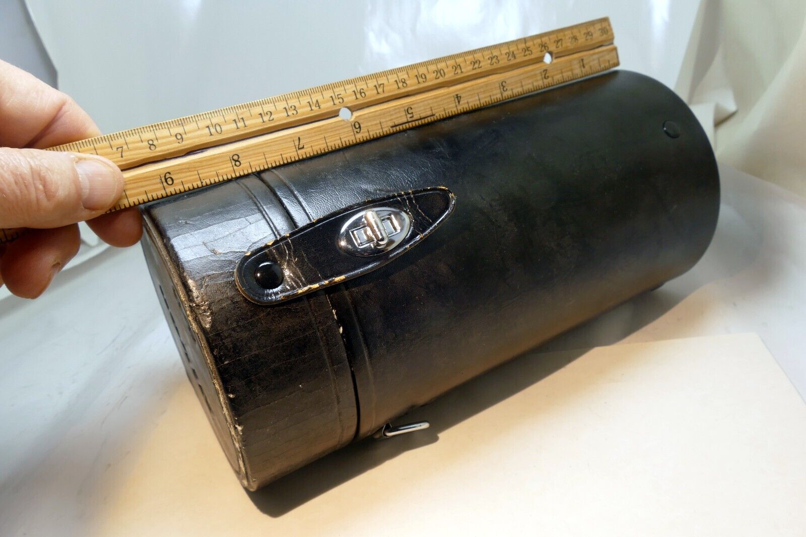 Nikon CL-43A Lens Hard Case with strap (for 80-200mm f2.8 AF & AF-D  Nikkor)