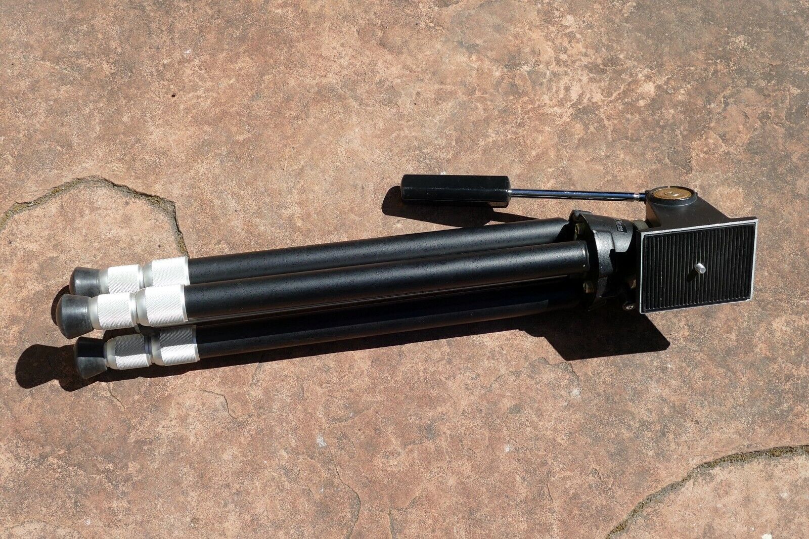 Sony VCT-20A Elevator Tripod with Pan/Tilt Head 19.5"- 54" genuine OEM vintage
