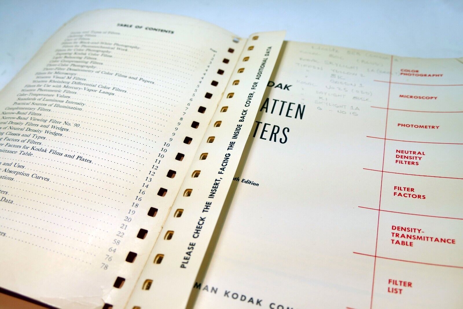 Kodak Wratten filters Photo Guide Brochure for Scientific, Technical use 1957 EN