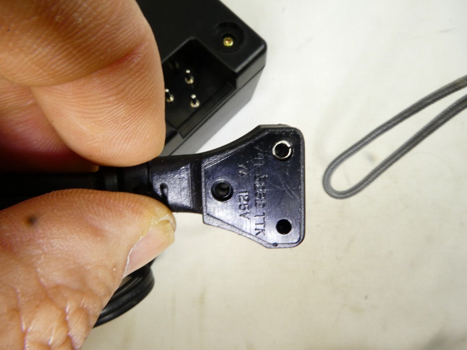 Nikon MH-2 Quick Charger Ac115/220-240V 50/60HZ 10W – DC20V with US wall cable