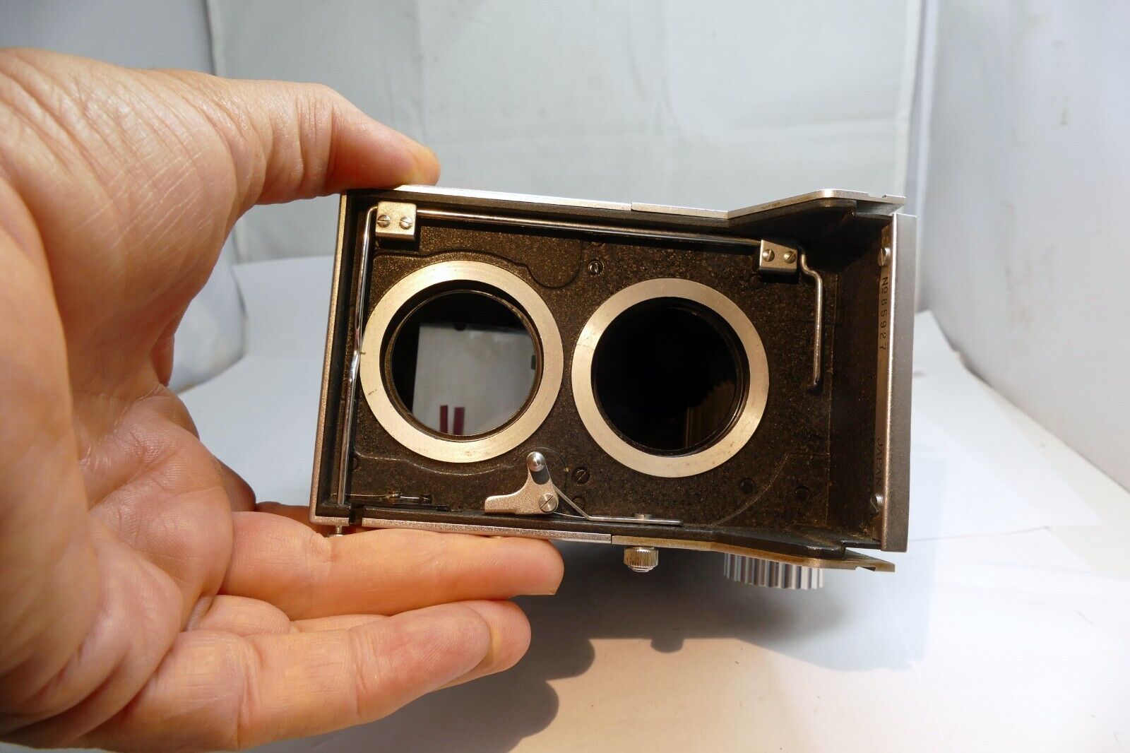 MAMIYA Mamiyaflex Professional TLR Film Camera Body - missing film back plate