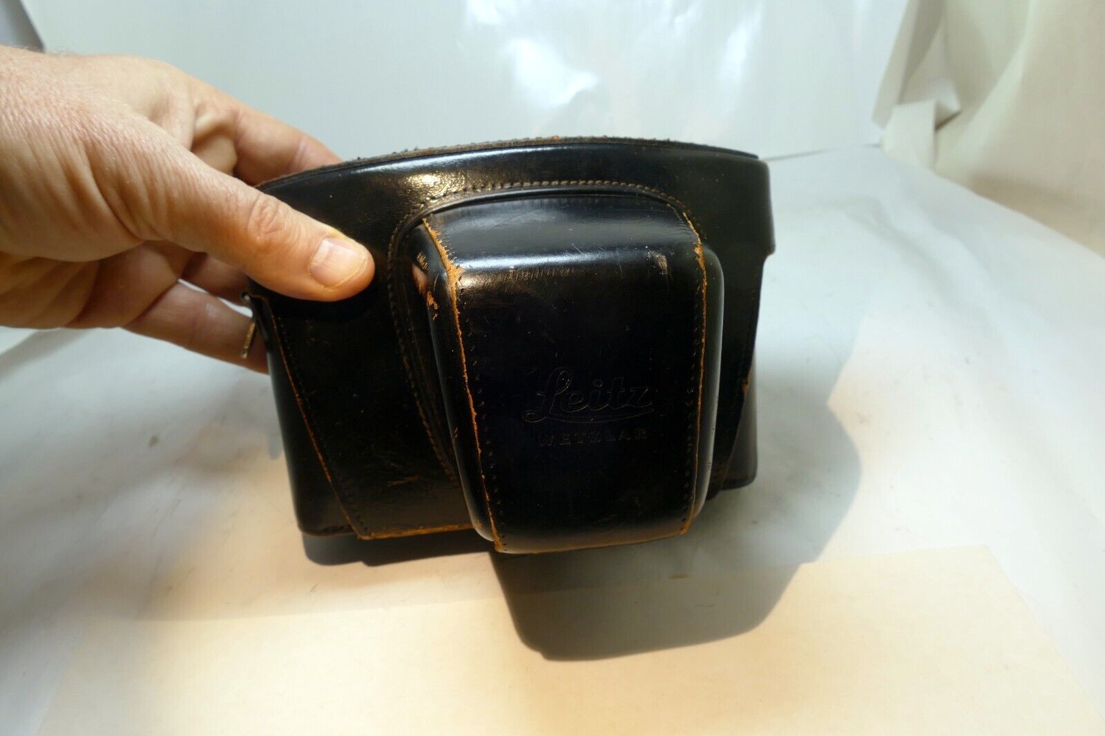 Leica Wetzlar Leather Camera Case  for Leica R R2 - missing tripod screw