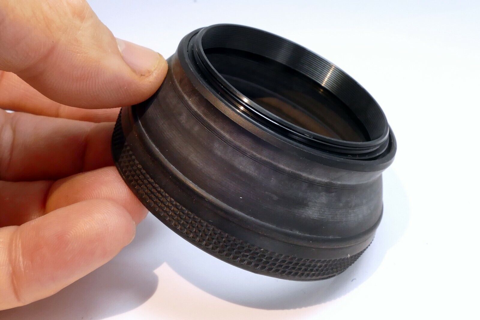 52mm Rubber Lens Hood Shade threaded for 50mm f1.8 lenses