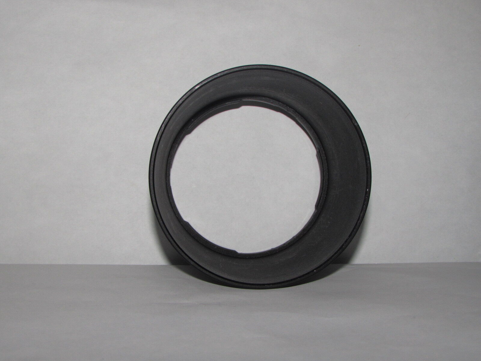 69mm ID twist on type Lens Hood for 62mm rim unknown brand