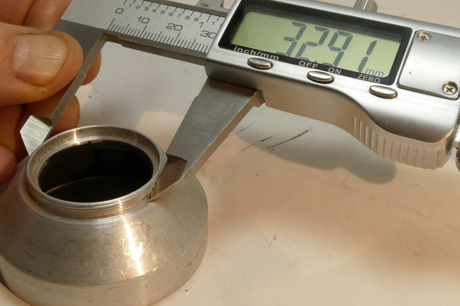 Enteco 33.3mm  Lens Hood / Shade Metal threaded series 5 V