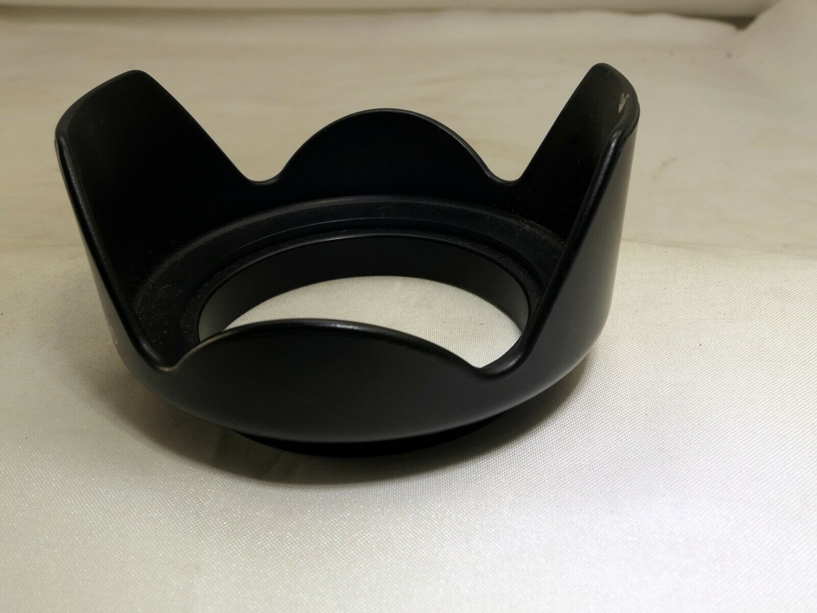 Bower 55mm Pro Petal  Lens Hood Shade (missing locking ring) screw in type